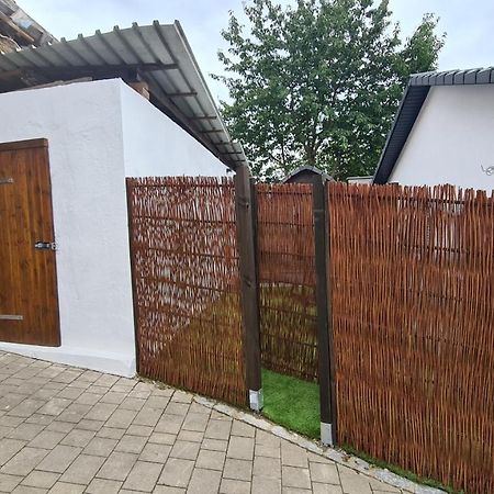 Schlaffass Mit Wellness In Alter Scheune Seinsheim Exterior foto